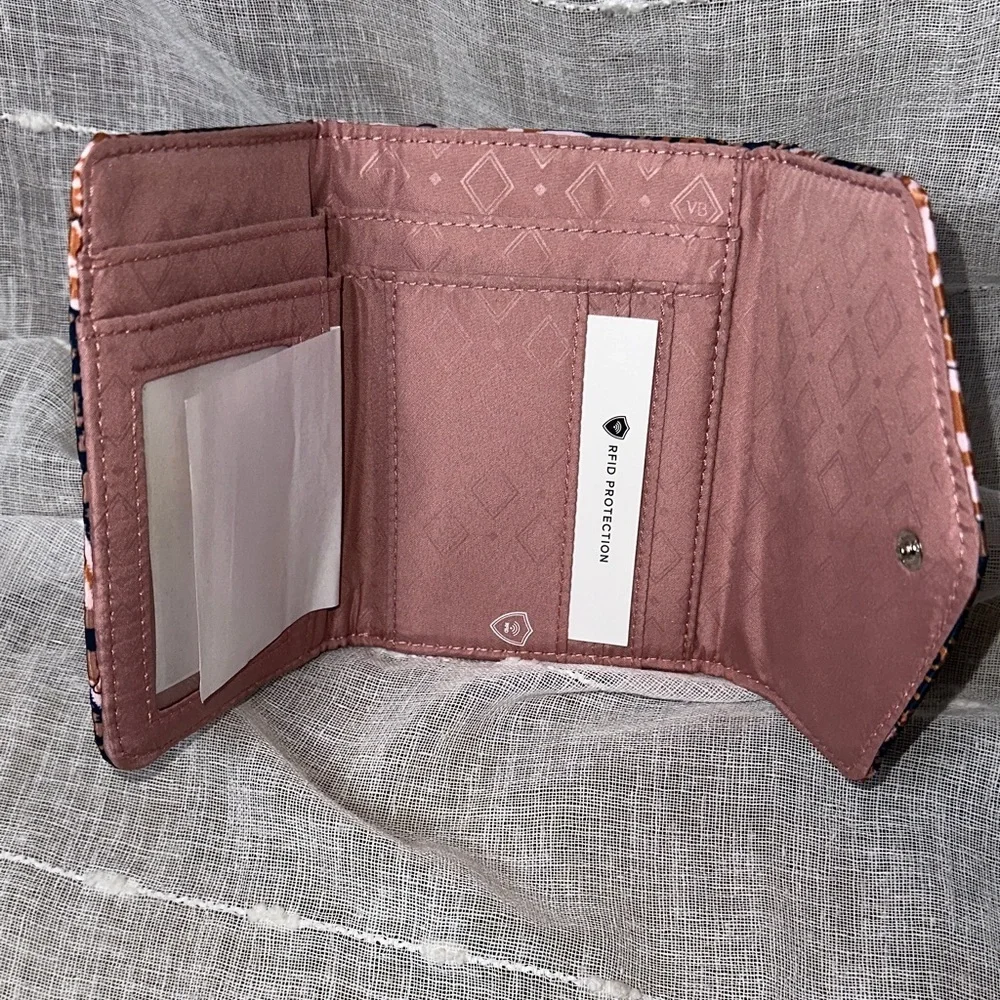 Vera Bradley Fern Paisley Design Ultralight RFID Mini Tri-Fold Wallet NWT
